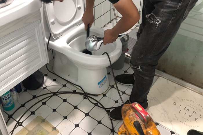 遂平马桶堵塞自己疏通还是找师傅？专业上门服务让你省时更省心
